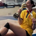 Dinamo își dezvăluie echipa feminină înainte de derby-ul cu Rapid! Maria Cimbru, cea mai tânără jucătoare din Ștefan cel Mare! 2 galerie foto dinamo si a prezentat lotul feminin inaintea derby ului cu rapid maria cimbru este mezina din stefan cel mare 68f1f4f07e2f0