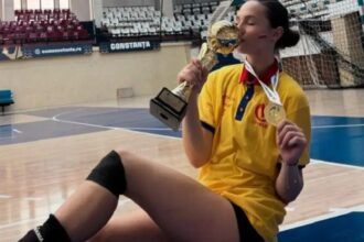 galerie foto dinamo si a prezentat lotul feminin inaintea derby ului cu rapid maria cimbru este mezina din stefan cel mare 68f1f4f07e2f0