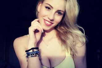 galerie foto frumusete pe semicerc bobana klikovac revine in liga florilor dupa ce a devenit mamica 6903ac127349a