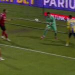 O greșeală spectaculoasă! Ce a pățit goalkeeper-ul în confruntarea din Superligă 3 galerie foto gafa uluitoare ce a putut sa faca portarul in meciul din superliga 68fb9feabb07f