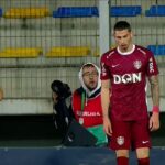 Imagini neobișnuite de la Petrolul - CFR: Sfait, la un pas de a distruge un laptop! 3 galerie foto imagini cum rar se vad la petrolul cfr sfait aproape sa faca bucati un laptop 68f683fe50fd2