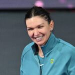 Simona Halep strălucește în Dubai! A schimbat racheta pe un fular al echipei românești pe care o încurajează! 3 galerie foto simona halep aparitie de senzatie in dubai a lasat racheta si a luat fularul echipei romanesti pe care o sustine 68f5165f75a76