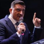 George Simion solicită intervenția SPP după vandalizarea bannerelor AUR din apropierea sediului partidului: Poliția nu reacționează! 3 george simion cere protectia spp dupa ce niste bannere aur de langa sediului partidului au fost vandalizate politia nu isi face treaba 690517a498f0c