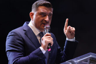 george simion cere protectia spp dupa ce niste bannere aur de langa sediului partidului au fost vandalizate politia nu isi face treaba 690517a498f0c