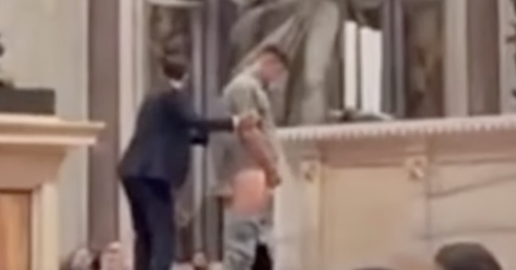 Incident uluitor la Vatican: Un individ a făcut un gest scandaloas pe altarul Spovedaniei din Bazilica Sfântul Petru 1 gest socant la vatican un barbat a urinat pe altarul spovedaniei din bazilica sfantul petru 68eb9c9819ae8