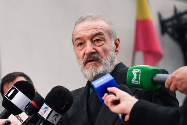 gigi becali replica pentru gica popescu el sa stie ca folosesc jucatorul dat de mine asa de bun a fost ca l am dat gratis 68e7dce62e9be