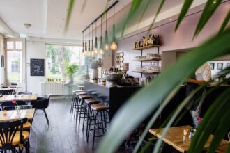 grecul nicolaos skantzikas fostul partener de afaceri al lui radu mazare deschide un restaurant pe strada stefan cel mare din constanta 68e8d70bde04e