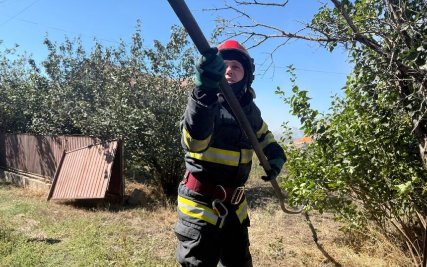 Flăcări devastatoare în Satul Nou: o magazie cu două butelii, învăluită de foc! 1 incendiu in satul nou o magazie in care se afla doua butelii cuprinsa de flacari 68e130fc844f5