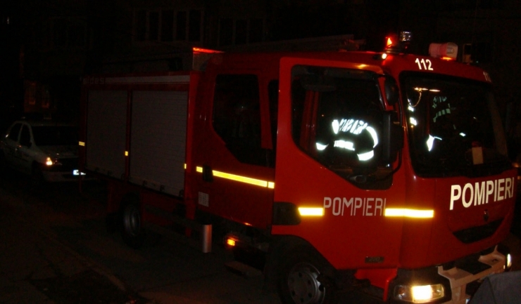 Flăcările devastatoare dintr-un imobil constănțean: salvarea unui bărbat și evacuarea a 12 locatari! 1 incendiu intr un bloc din constanta un barbat resuscitat si 12 persoane evacuate 68e8a187eddea