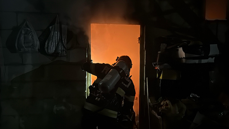 Flăcări devastatoare într-un bloc din Brotăcei, Constanța: Peste 20 de locatari salvați! 1 incendiu la un bloc din zona brotacei din constanta peste 20 de persoane evacuate 68f5cde10d208