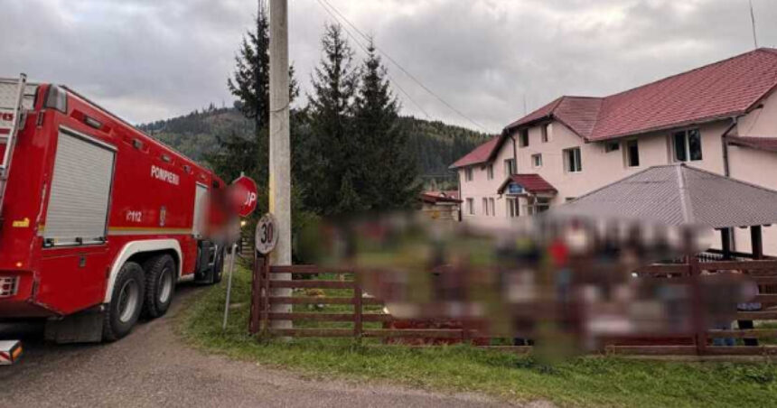 Flăcări la un centru de recuperare pentru adulți cu dizabilități: 27 de oameni salvați din clădire! 1 incendiu la un centru de reabilitare pentru adulti cu dizabilitati 27 de persoane aflate in cladire au fost evacuate 68e16a3993138