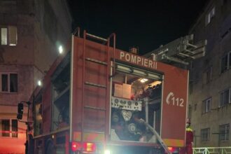 incendiu puternic la un apartament din constanta un barbat resuscitat si transportat la spital 12 persoane s au autoevacuat 68e88d38ab624