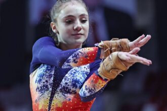 incepe mondialul de gimnastica toti ochii pe sabrina maneca voinea pentru a rupe blestemul de un deceniu 68f39e32381eb