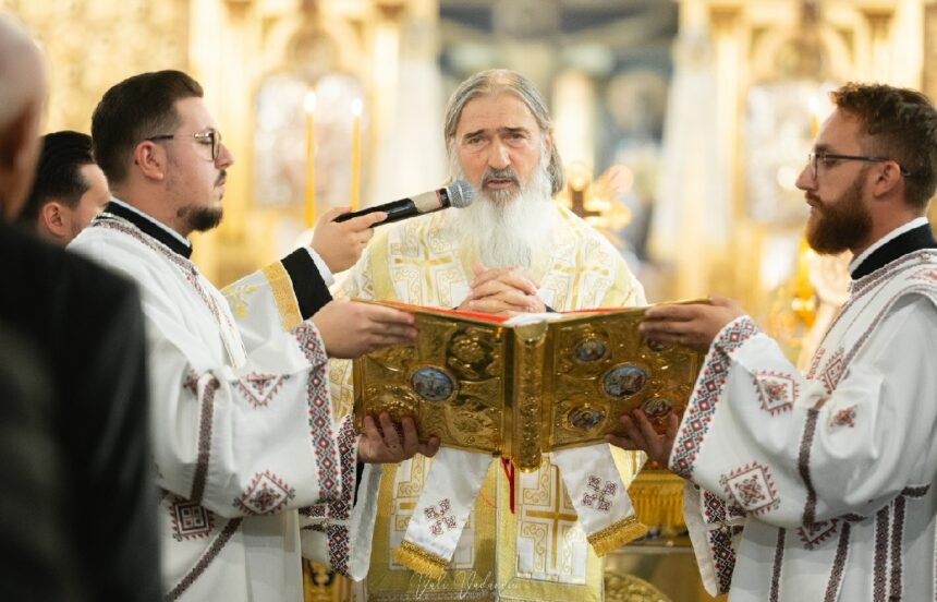 IPS Teodosie, împreună cu martorii suferințelor din închisorile comuniste, la evenimentul dedicat de parohia Dobromir 1 ips teodosie alaturi de supravietuitorii temnitelor comuniste la conferinta organizata de parohia dobromir 68f289144b5c2