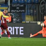 Islam Slimani, mesaj inspirator după o nouă înfrângere a CFR-ului: "Avem șanse la titlu, fiecare meci contează ca o finală!" 3 islam slimani discurs incredibil dupa ce cfr a suferit o noua infrangere putem lua titlul fiecare meci e o finala 68f69c9a6e9cd