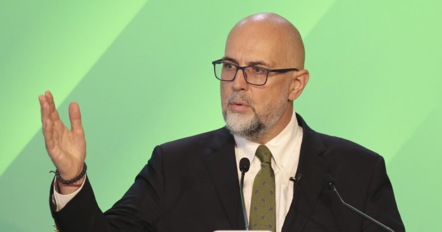 Kelemen Hunor, pe ton sarcastic: „Am transgresat legea! Am preparat șase borcane de gem de prune. Aștept să vină să-mi verifice rețeta” 1 kelemen hunor il ironizeaza pe seful anaf am incalcat legea am facut sase borcane de gem de prune astept sa vina sa mi ia probele 68f14200bc099