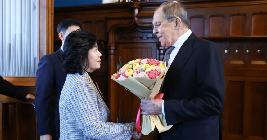 Kim Jong Un o trimite pe șefa diplomației la Moscova pentru discuții cu Serghei Lavrov și Vladimir Putin 1 kim jong un si a trimis sefa diplomatiei la moscova pentru a se intalni cu serghei lavrov si vladimir putin 68ff5d900b9d3