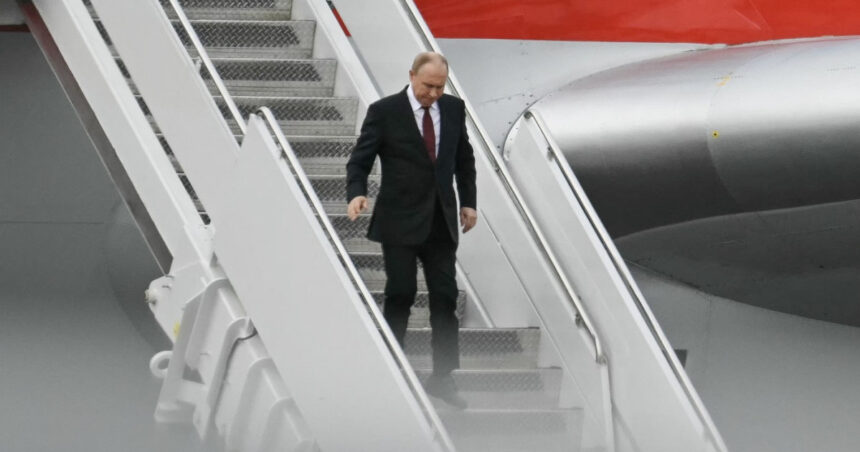 „Zborul Kremlinului” și barierele sancțiunilor: are UE puterea să-i ofere lui Vladimir Putin o cale liberă? Călătoria provocatoare a liderului rus spre Ungaria 1 kremlinul zburator si zidul sanctiunilor poate ue deschide cerul pentru vladimir putin drum riscant al liderului rus spre ungaria 68f2ad2068474