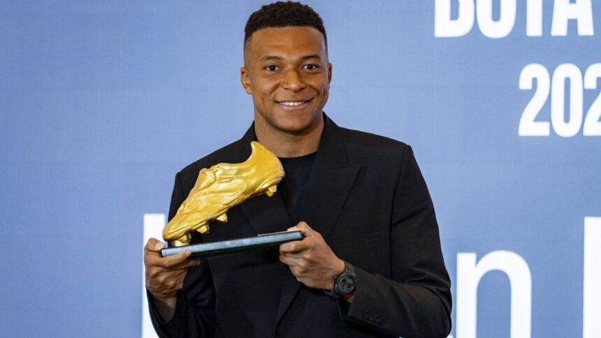 kylian mbappe a primit gheata de aur francezul a primit trofeul la madrid 6904fa0e6bb2e