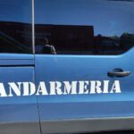 Un bărbat din Medgidia, surprins de jandarmi, a aruncat în iarbă drogurile pe care le avea asupra sa 2 la vederea jandarmilor un barbat din medgidia a aruncat in iarba stupefiantele pe care le avea asupra lui 68f117e6afd59