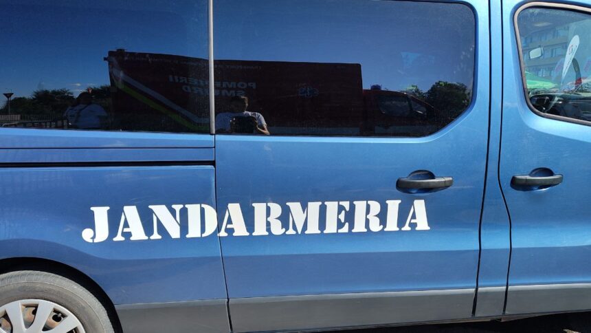 la vederea jandarmilor un barbat din medgidia a aruncat in iarba stupefiantele pe care le avea asupra lui 68f117e6afd59