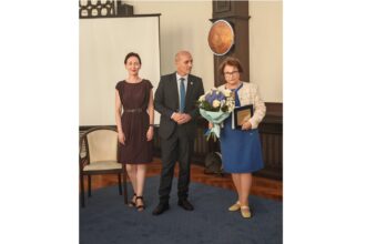 liceul teoretic ovidius din constanta premiat de ministerul educatiei pentru excelenta in educatie 68dfdf8e84c01