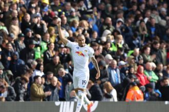 live video leeds united tottenham acum pe voyo trei goluri doua mingi pe teren portarul o scoate pe cea care nu trebuie 68e117d6889a6