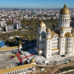 Ceremonia de sfințire a picturii Catedralei Naționale a început: Mii de credincioși s-au adunat pentru a celebra acest moment istoric! 3 live videotext a inceput slujba de sfintire a picturii catedralei nationale zeci de mii de oameni au venit pentru a asista la inaugurare 68fdc954504b8
