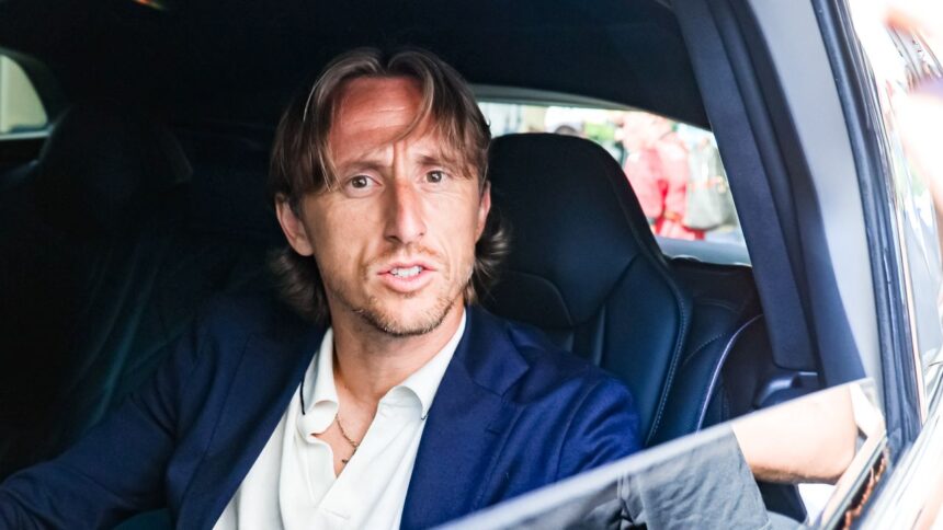 Luka Modric răsfață toți colegii: surprizele din vestiarul jucătorilor AC Milan! 1 luka modric cadouri pentru toti colegii ce au gasit in vestiar jucatorii lui ac milan 68f9cc3ae233c