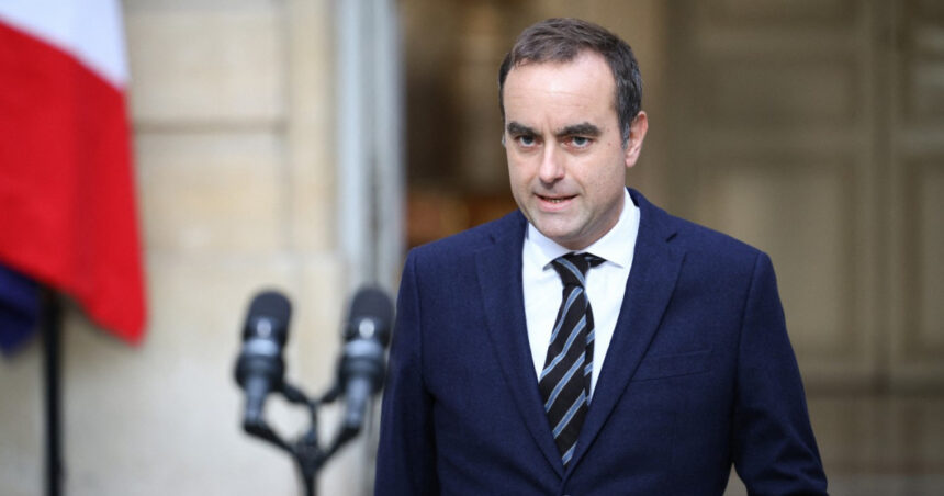 Macron îi oferă lui Lecornu un termen de două zile pentru a construi noul Guvern și afirmă că va prelua răspunderea în cazul unui nou insucces. 1 macron ii da doua zile lui lecornu sa formeze guvernul si spune ca isi va asuma responsabilitatea in cazul unui nou esec 68e43031f10f0