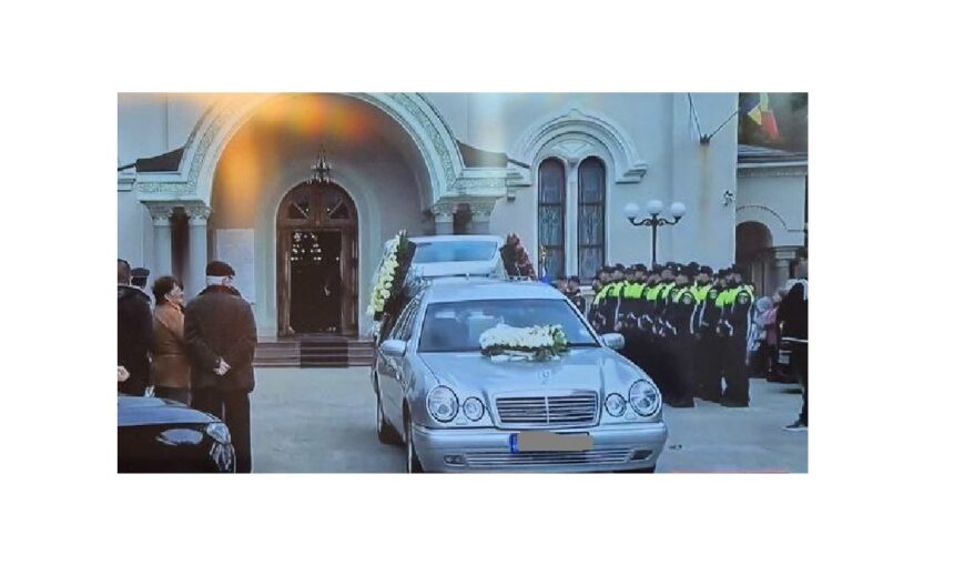Mădălina din Giurgiu, mămica care a pierdut lupta după naștere la clinica privată Armonia din Constanța, găsește astăzi odihna eternă, fiind condusă pe ultimul drum cu onoruri militare. 1 madalina mamica din giurgiu care a decedat dupa nastere la clinica privata armonia din constanta este inmormantata astazi cu onoruri militare 68eb929e5b9d3