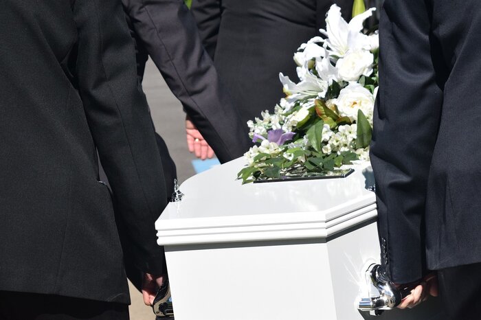 Asistență financiară pentru repatrierea celor decedați în străinătate: Cum sprijină MAE familiile în dificultate! Descoperiți sursele fondurilor! 1 mae va ajuta la plata repatrierii persoanelor decedate in strainatate pentru familiile fara posibilitati iata de unde vin banii 68e6969a84442