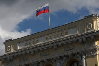marea britanie impune un nou val de sanctiuni impotriva moscovei londra tinteste lukoil rosneft si bancile rusesti 68efb97ef0160