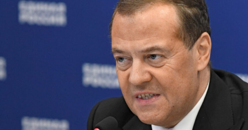 Medvedev lansează un avertisment către SUA, după ce Trump a renunțat la discuțiile de la Budapesta: „Relațiile cu Rusia au ajuns acum la un punct critic” 1 medvedev ameninta sua dupa ce trump a anulat intalnirea de la budapesta este acum pe deplin pe picior de razboi cu rusia 68f9f103ea046