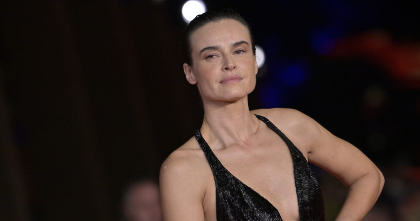 Mel Gibson stârnește controverse în rândul conservatorilor alegând o actriță pro-avort pentru rolul Fecioarei Maria în „Învierea lui Hristos” 1 mel gibson i a infuriat pe conservatori dupa ce a ales o actrita pro avort in rolul fecioarei maria pentru invierea lui hristos 69038320ed202