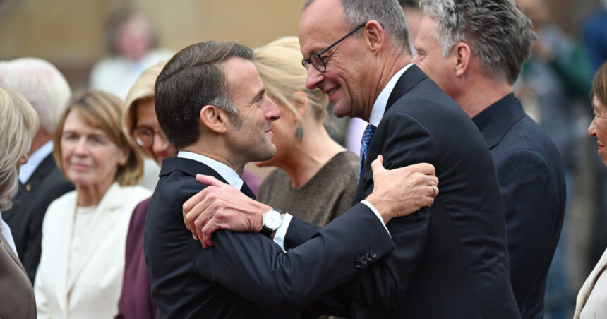 Merz și Macron trag un semnal de alarmă privind „umbrirea iluminismului” în Europa. Liderii îndeamnă la combaterea formațiunilor iliberale. 1 merz si macron avertizeaza asupra iluminismul intunecat din europa cei doi lideri sustin contracararea partidelor iliberale 68e01c1025c84