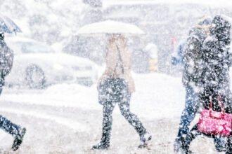 meteorologii se asteapta la o iarna geroasa cu temperaturi mai scazute decat in mod normal si cu multa zapada 68e53bce9694b