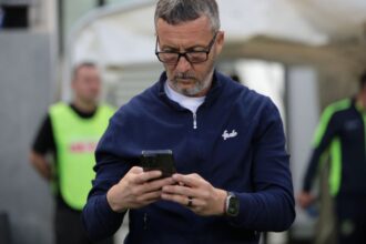 mihai stoica nu vrea ca fotbalistul sa plece si ii face o propunere directa lui gigi becali sa ramana e un exemplu 68f397471e1e6