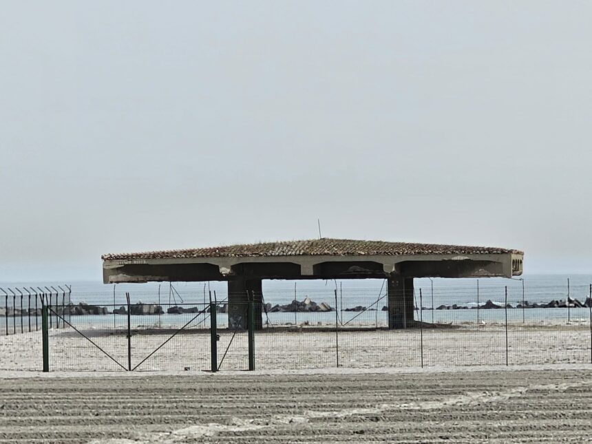 Ministerul Culturii face primii pași în salvarea Pasarelei Regale din Mamaia 1 ministerul culturii inca la primul pas pentru salvarea pasarelei regale din mamaia 68fbf041e7db4