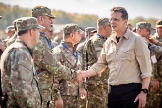 ministrul apararii de ziua armatei continuam investitiile in tehnica de lupta infrastructura si instruire a militarilor 68fca9246d9cf