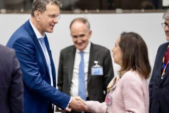 ministrul apararii discutii cu omologul spaniol mosteanu apreciaza participarea activa a spaniei la grupul de lupta nato in romania 68efc3e0e8154