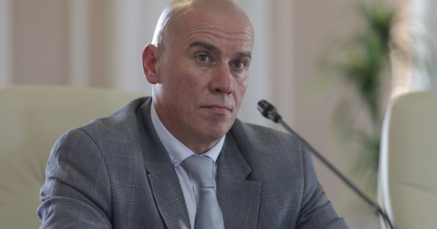 Ministrul Demeter Andras Istvan subliniază necesitatea unei legislații actualizate pentru cultură, menționând că este esențial un acord comun în acest demers. 1 ministrul demeter andras istvan spune ca e nevoie de o noua lege a culturii la care se lucreaza dar e foarte mare nevoie de consens 6904d85c7151a