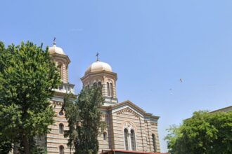 moastele mai multor sfinti au fost aduse la catedrala arhiepiscopala sfintii apostoli petru si pavel din constanta 68f920a94a672