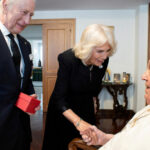 O clipă de neuitat: Regele britanic și Papa se unesc în rugăciune după cinci secole de așteptare 2 moment istoric regele britanic se va ruga alaturi de papa pentru prima data in cinci secole 68f8f060c14ba