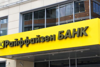moscova vrea sa mentina o punte financiara esentiala spre occident raiffeisen nu si poate vinde o participatie la divizia din rusia 68dd4ed836395