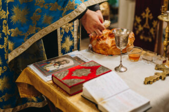 mosii de toamna 2025 ce alimente se impart in sambata mortilor recomandarea preotului pentru fiecare pachet oferit de pomana 69044c00d0af7