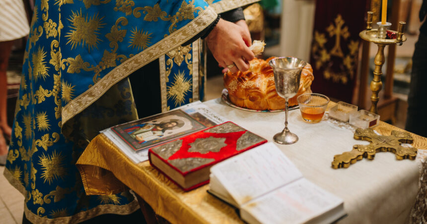 Sărbătoarea Morților de Toamnă 2025: Deliciile ce se oferă în Sâmbăta Morților. Sfaturile duhovnicului pentru fiecare pachet de pomenire 1 mosii de toamna 2025 ce alimente se impart in sambata mortilor recomandarea preotului pentru fiecare pachet oferit de pomana 69044c00d0af7