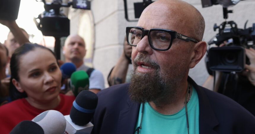 Știre de ultimă oră: Cristian Popescu Piedone, fostul lider al ANPC, trimis în fața instanței pentru o vizită de control la un hotel din Sinaia 1 news alert cristian popescu piedone a fost trimis in judecata fostul sef anpc ar fi anuntat angajatii unui hotel din sinaia ca vine in control 68efaecaecbef