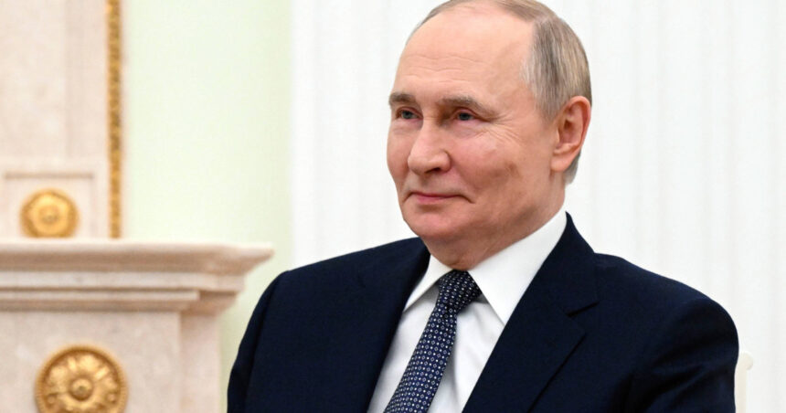 România, model de inspirație pentru Vladimir Putin în arta manipulării alegerilor și a „voinței cetățenilor”: „Folosește toate vicleniile” 1 news alert romania data exemplu de vladimir putin pentru manipularea alegerilor si a vointei poporului recurge la orice siretlicuri 68ded1bccd8eb