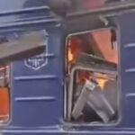 Alertă de știri: Atac cu drone asupra unui tren de pasageri în Sumî – peste 30 de persoane rănite. Zelenski: „Era imposibil să nu știe că vizează civili.” 3 news alert rusii au atacat cu drone un tren de pasageri din sumi cel putin 30 de raniti zelenski nu puteau sa nu stie ca loveau civili 68e120af45313